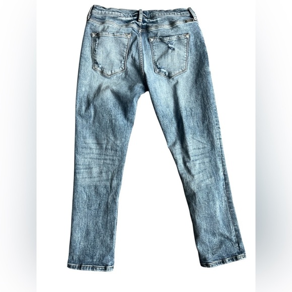 Ladies Kancan Straight High Rise Distressed Light Wash Jean Size 11/29 - Picture 3 of 4
